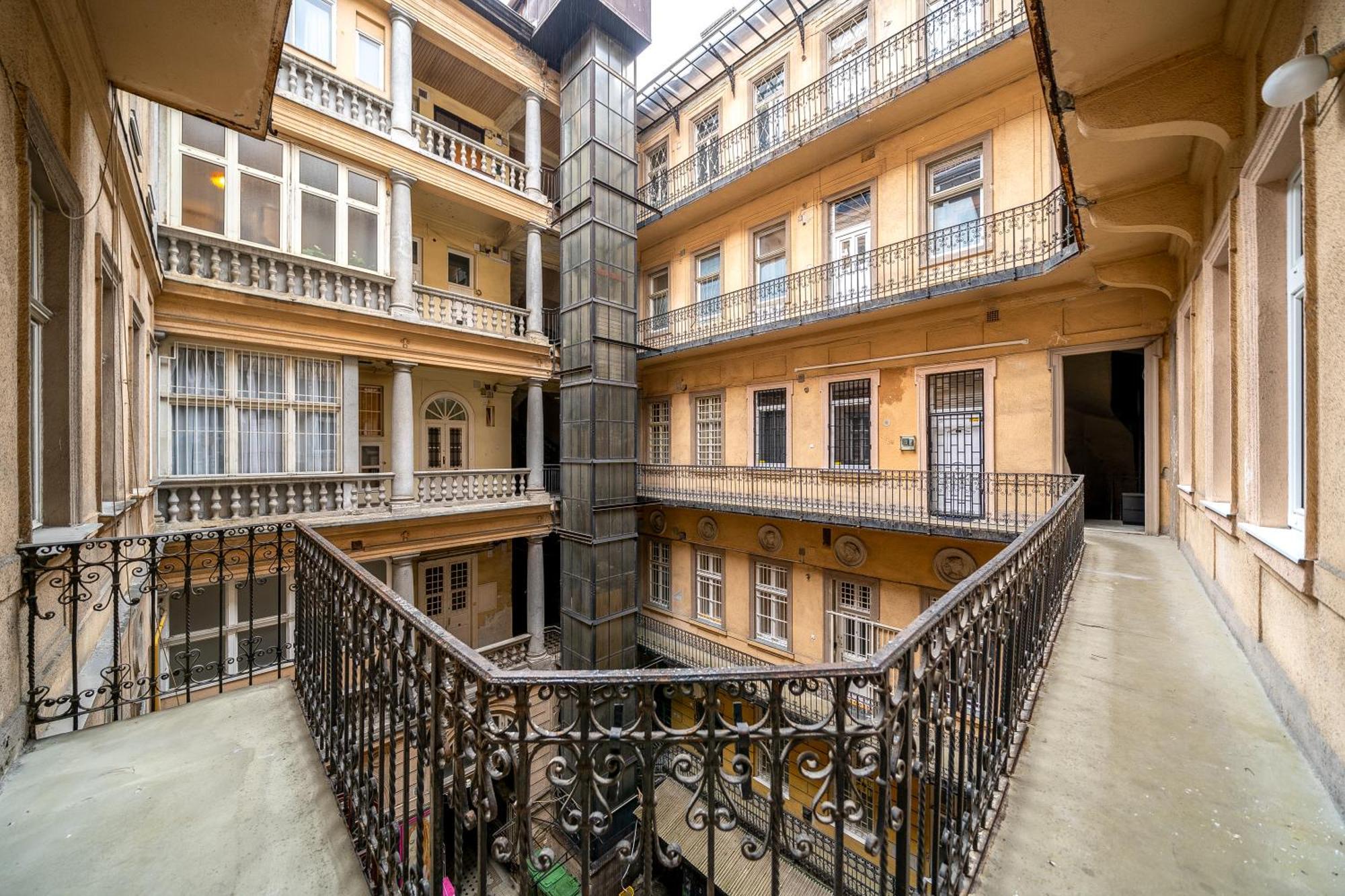 Sweet Dreams At Oktogon Apartamento Budapeste Exterior foto